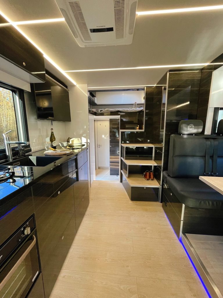 Mercedes-Benz Actros 1840 RJH Exclusive Pferdetransporter mit großer Wohnung für bis zu 3 Pferde - Slide-Out und Space-Cab-System