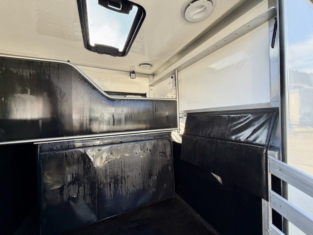 Iveco Daily RJH Sport Pro H2 für 2 Pferde mit Wohnkabine, WC und Dusche - Gebrauchtfahrzeug