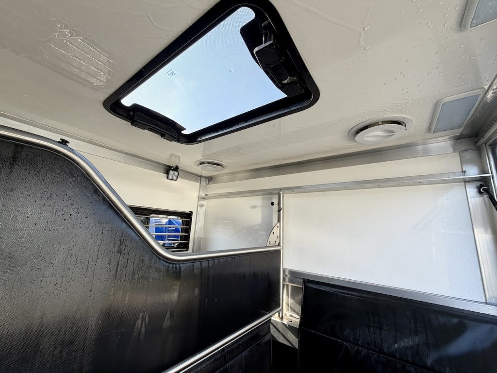 Iveco Daily RJH Sport Pro H2 für 2 Pferde mit Wohnkabine, WC und Dusche - Gebrauchtfahrzeug