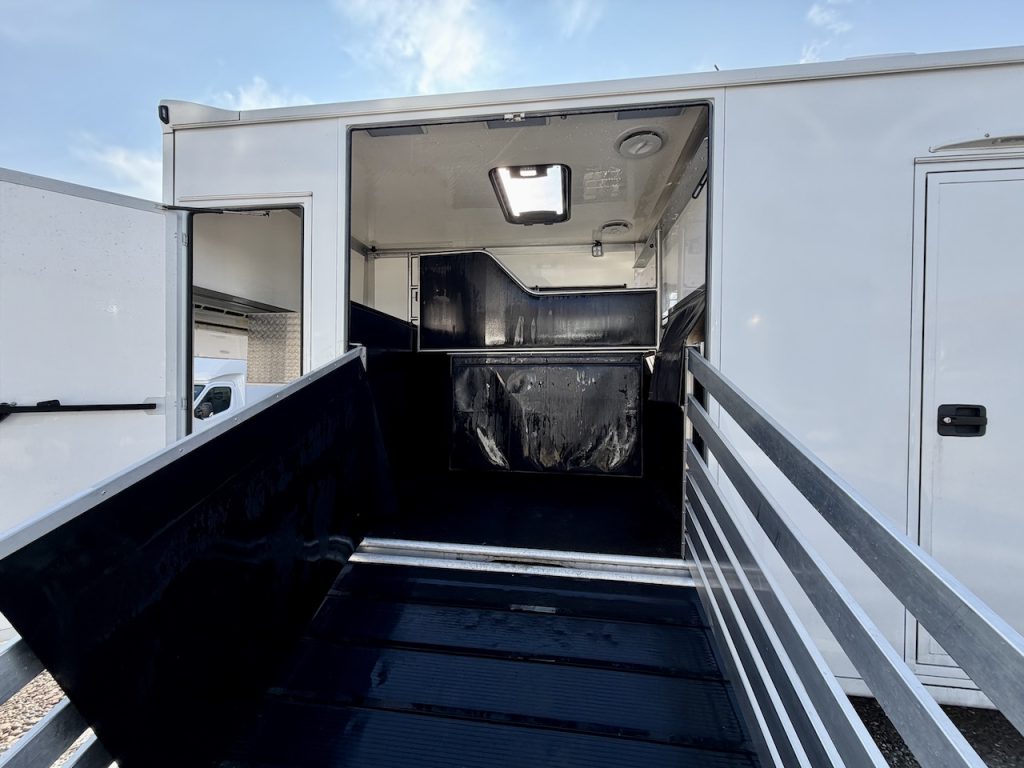 Iveco Daily RJH Sport Pro H2 für 2 Pferde mit Wohnkabine, WC und Dusche - Gebrauchtfahrzeug