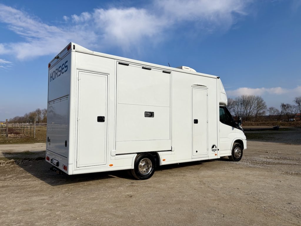 Iveco Daily RJH Sport Pro H2 für 2 Pferde mit Wohnkabine, WC und Dusche - Gebrauchtfahrzeug