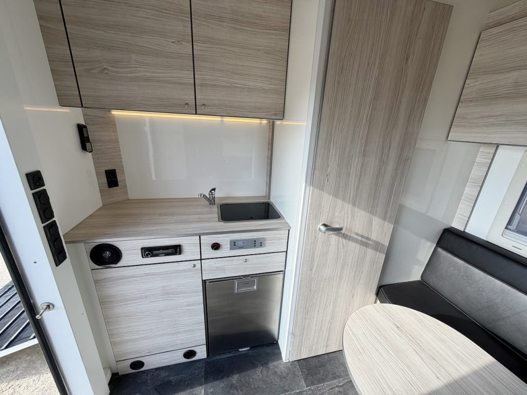 Iveco Daily RJH Sport Pro H2 für 2 Pferde mit Wohnkabine, WC und Dusche - Gebrauchtfahrzeug