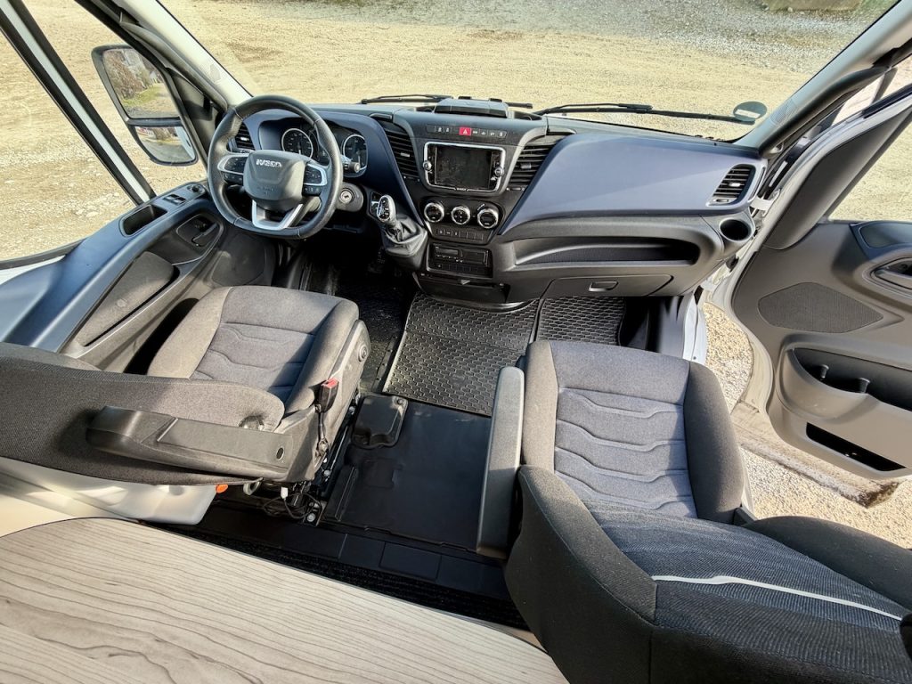 Iveco Daily RJH Sport Pro H2 für 2 Pferde mit Wohnkabine, WC und Dusche - Gebrauchtfahrzeug