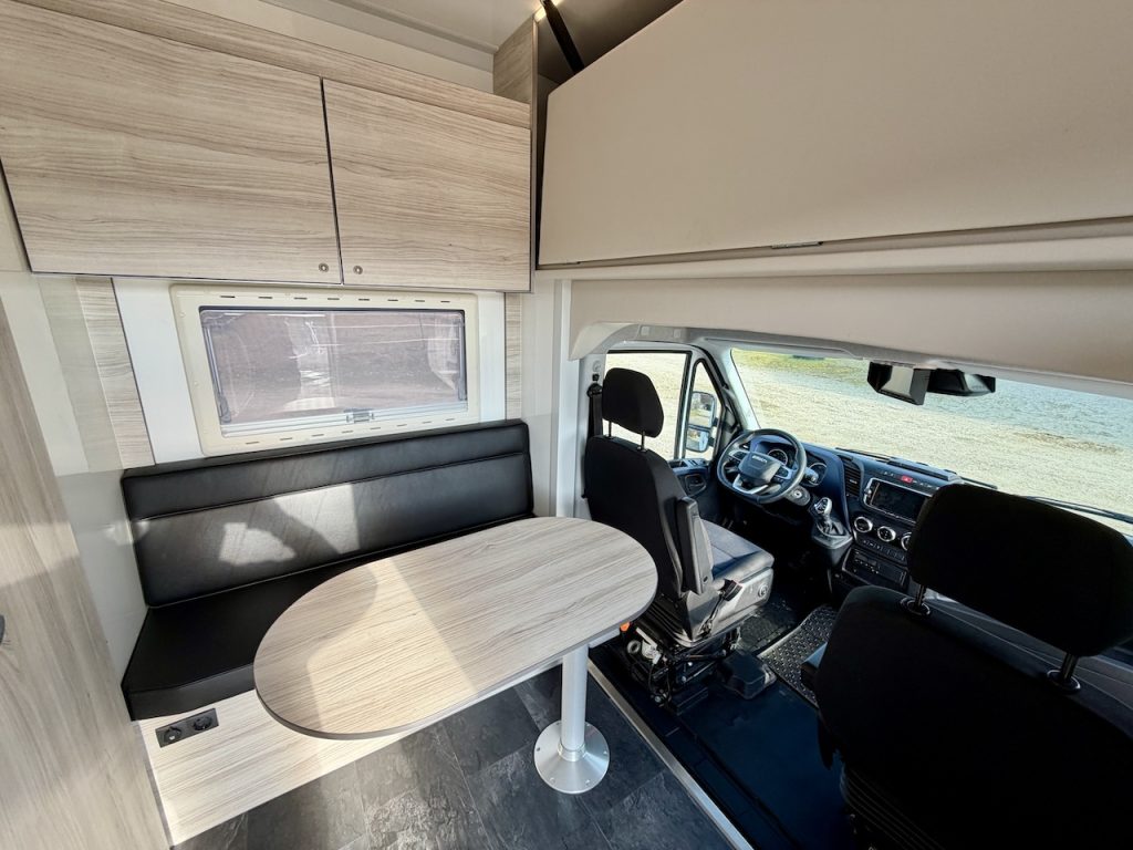 Iveco Daily RJH Sport Pro H2 für 2 Pferde mit Wohnkabine, WC und Dusche - Gebrauchtfahrzeug