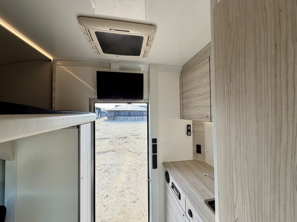 Iveco Daily RJH Sport Pro H2 für 2 Pferde mit Wohnkabine, WC und Dusche - Gebrauchtfahrzeug