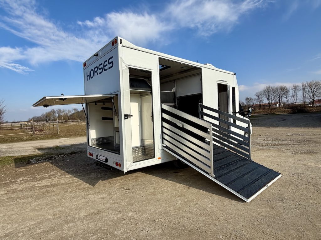 Iveco Daily RJH Sport Pro H2 für 2 Pferde mit Wohnkabine, WC und Dusche - Gebrauchtfahrzeug