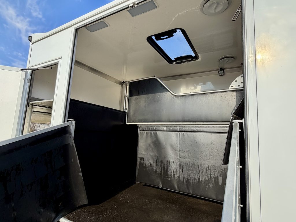 Iveco Daily RJH Sport Pro H2 für 2 Pferde mit Wohnkabine, WC und Dusche - Gebrauchtfahrzeug