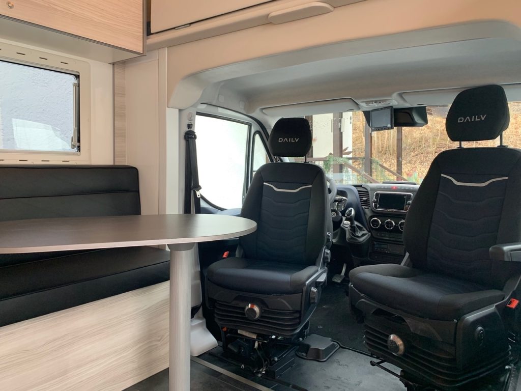 Iveco Daily RJH Sport Pro H2 für 2 Pferde mit Wohnkabine, WC und Dusche - Gebrauchtfahrzeug