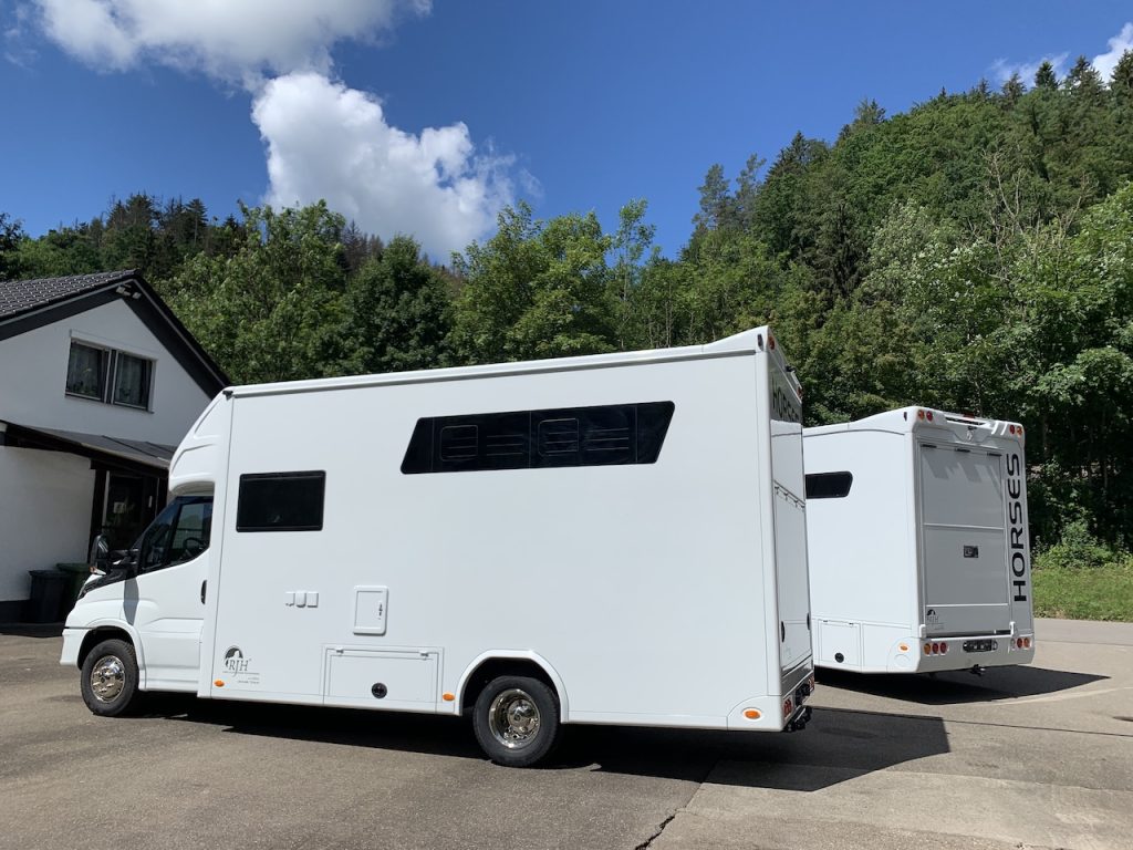 Iveco Daily RJH Sport Pro H2 für 2 Pferde mit Wohnkabine, WC und Dusche - Gebrauchtfahrzeug