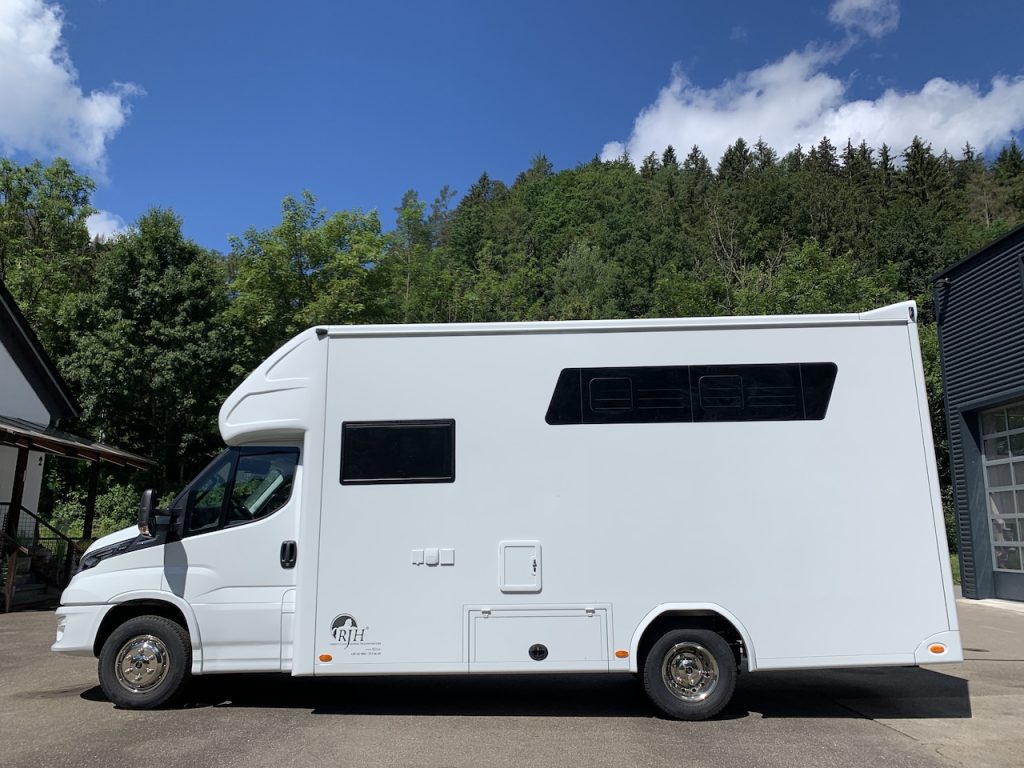 Iveco Daily RJH Sport Pro H2 für 2 Pferde mit Wohnkabine, WC und Dusche - Gebrauchtfahrzeug