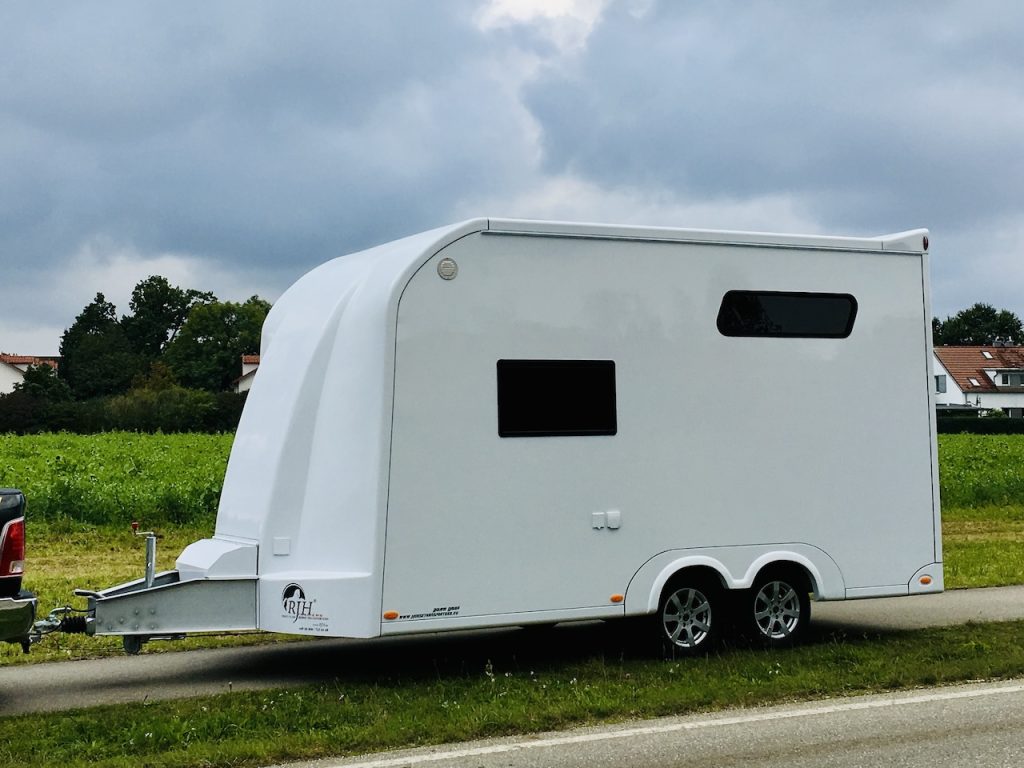RJH 675 Trailer für 3 Pferde mit großer Wohnung, Dusche und Doppelbett – Gebrauchtfahrzeug