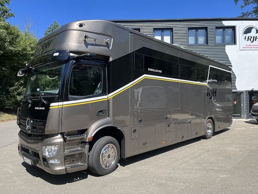 Mercedes-Benz Actros 1840 RJH Exclusive Pferdetransporter mit großer Wohnung für bis zu 3 Pferde - Slide-Out und Space-Cab-System
