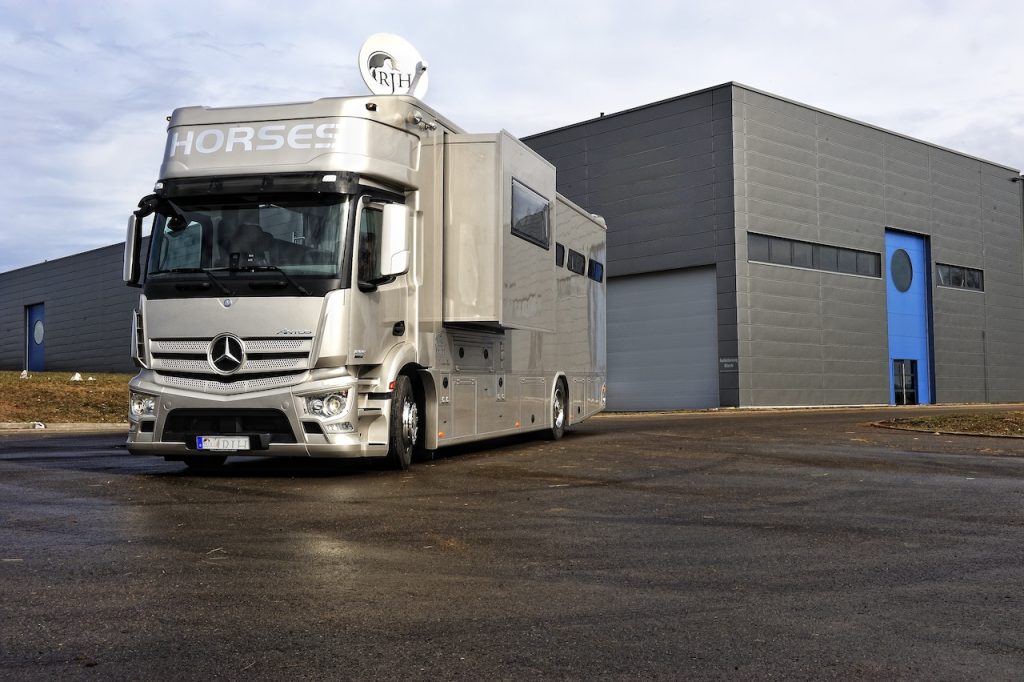 Mercedes-Benz Antos 1836 RJH Pferdetransporter 5-Pferde Slide-Out LKW- Im Kundenauftrag