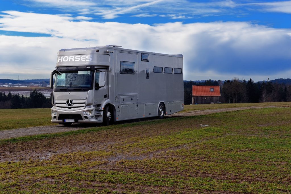 Mercedes-Benz Antos 1836 RJH Pferdetransporter 5-Pferde Slide-Out LKW- Im Kundenauftrag