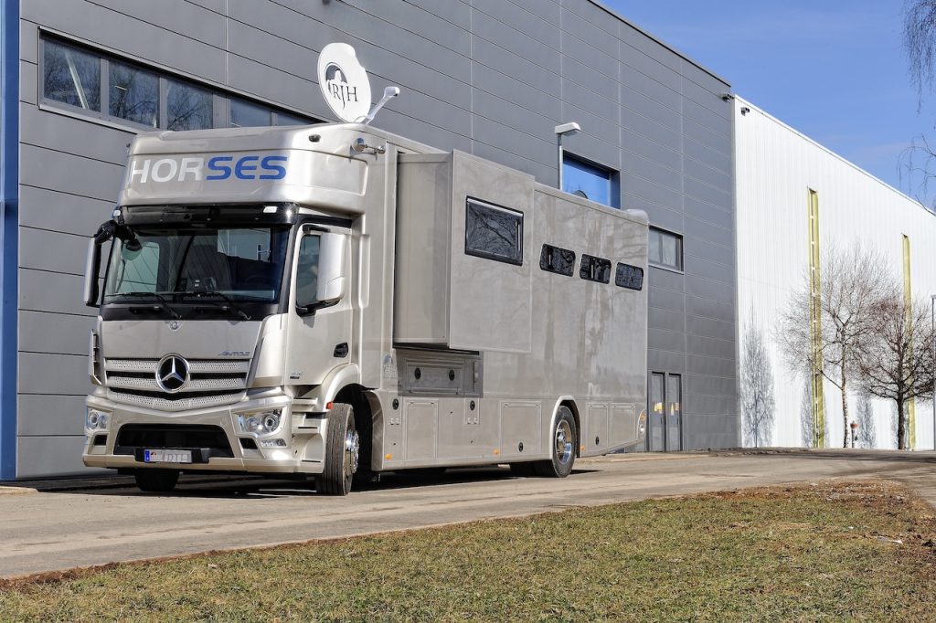 Mercedes-Benz Antos 1836 RJH Pferdetransporter 5-Pferde Slide-Out LKW- Im Kundenauftrag