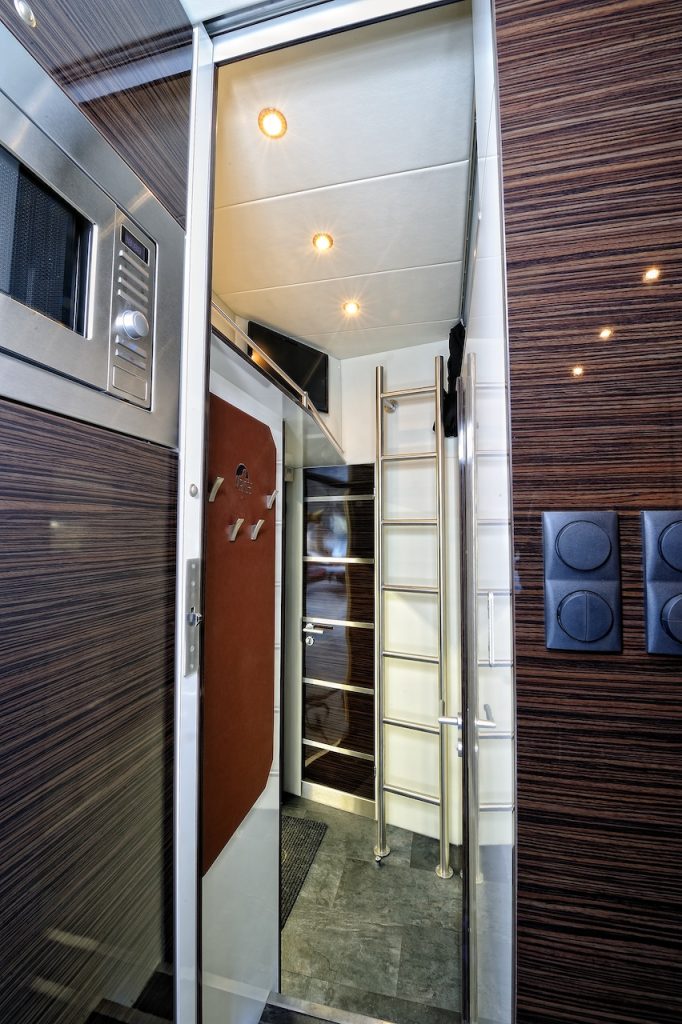 Mercedes-Benz Antos 1836 RJH Pferdetransporter 5-Pferde Slide-Out LKW- Im Kundenauftrag