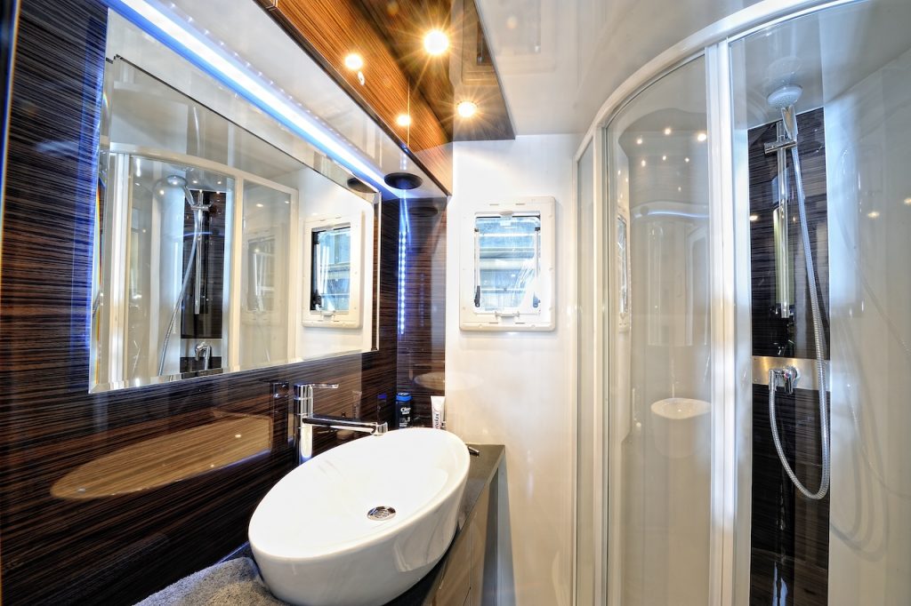 Mercedes-Benz Antos 1836 RJH Pferdetransporter 5-Pferde Slide-Out LKW- Im Kundenauftrag