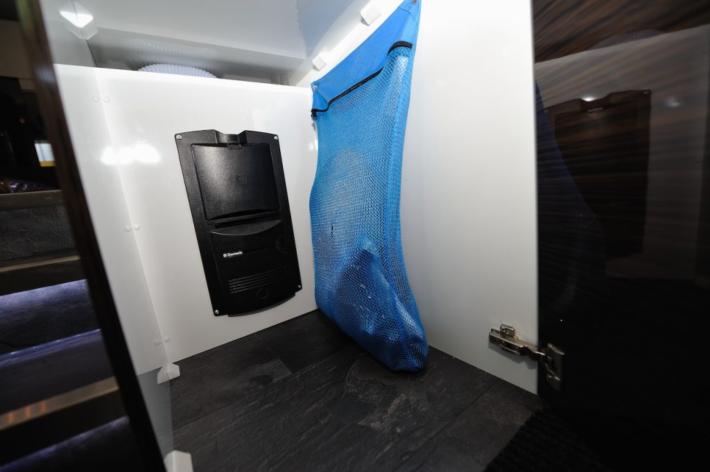 Mercedes-Benz Antos 1836 RJH Pferdetransporter 5-Pferde Slide-Out LKW- Im Kundenauftrag