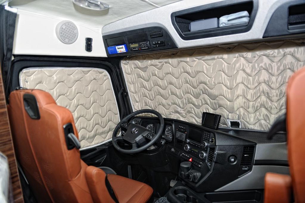 Mercedes-Benz Antos 1836 RJH Pferdetransporter 5-Pferde Slide-Out LKW- Im Kundenauftrag