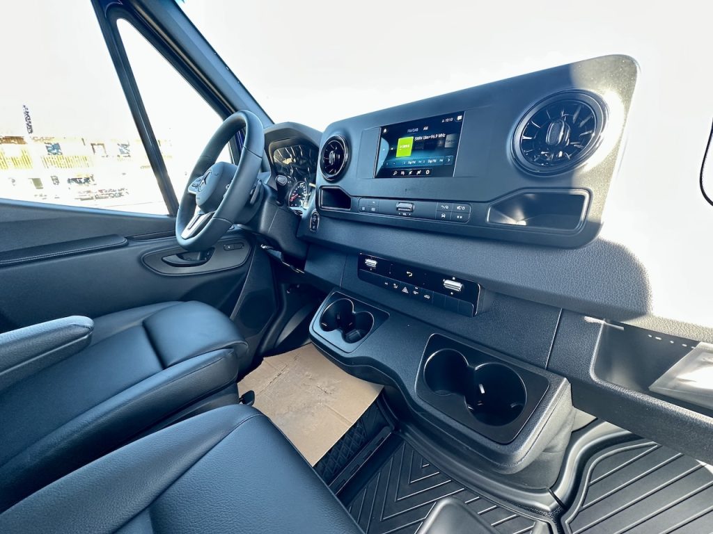 Mercedes-Benz 419 Sprinter 2-PFERDETRANSPORTER RJH SPORT 3,5t 190PS Automatik LKW