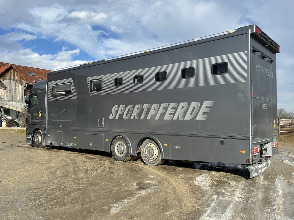 Mercedes-Benz Actros 2541 Pferdetransporter Pop-Out 6 Pferde LKW 3-Achsen WC Dusche