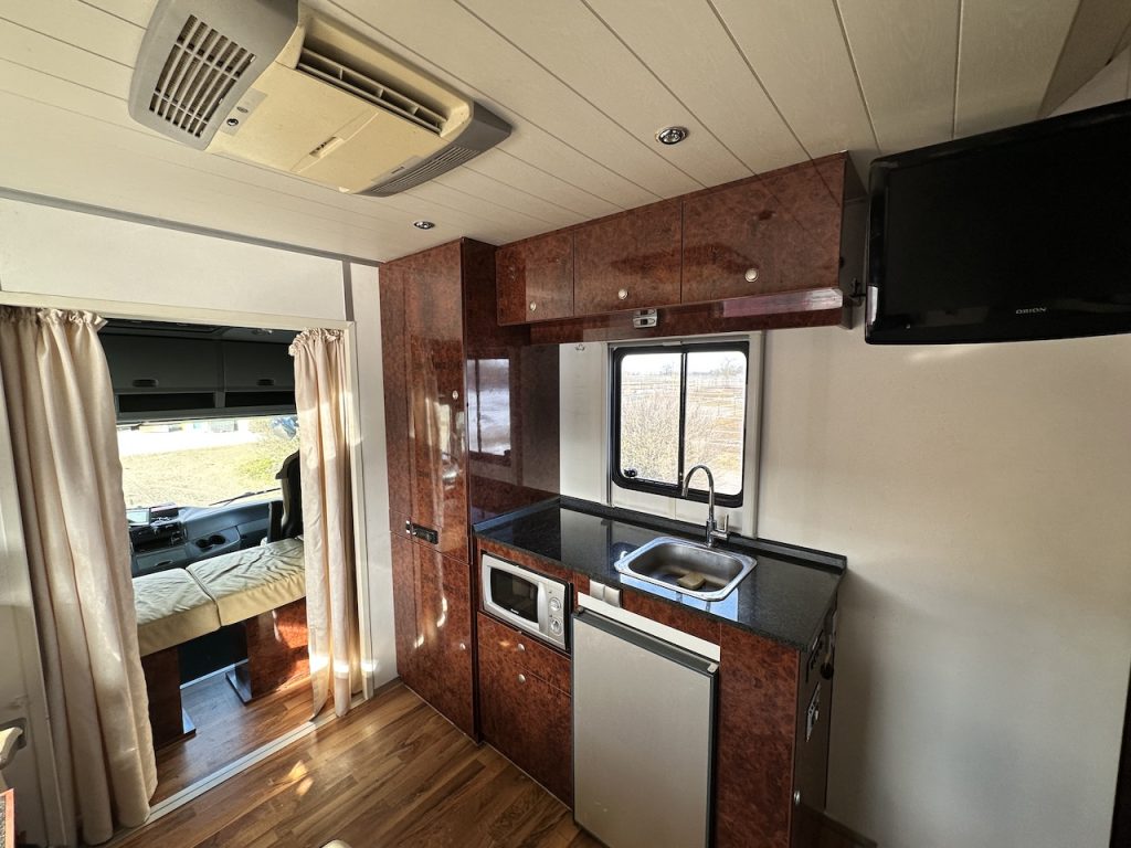 Mercedes-Benz Actros 2541 Pferdetransporter Pop-Out 6 Pferde LKW 3-Achsen WC Dusche