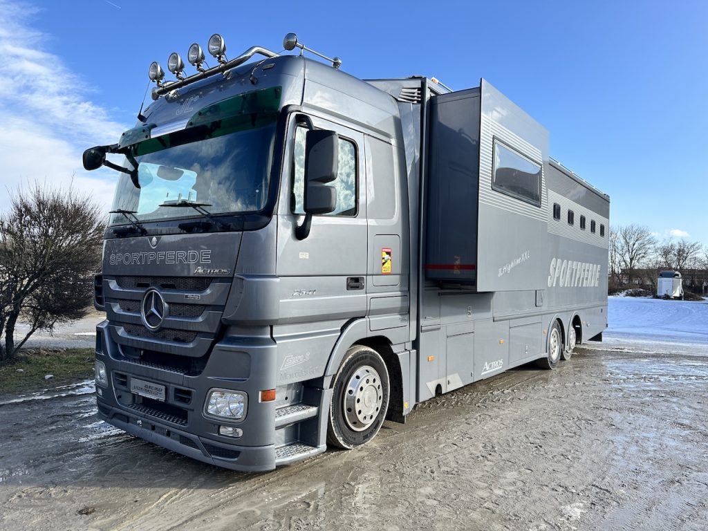 Mercedes-Benz Actros 2541 Pferdetransporter Pop-Out 6 Pferde LKW 3-Achsen WC Dusche
