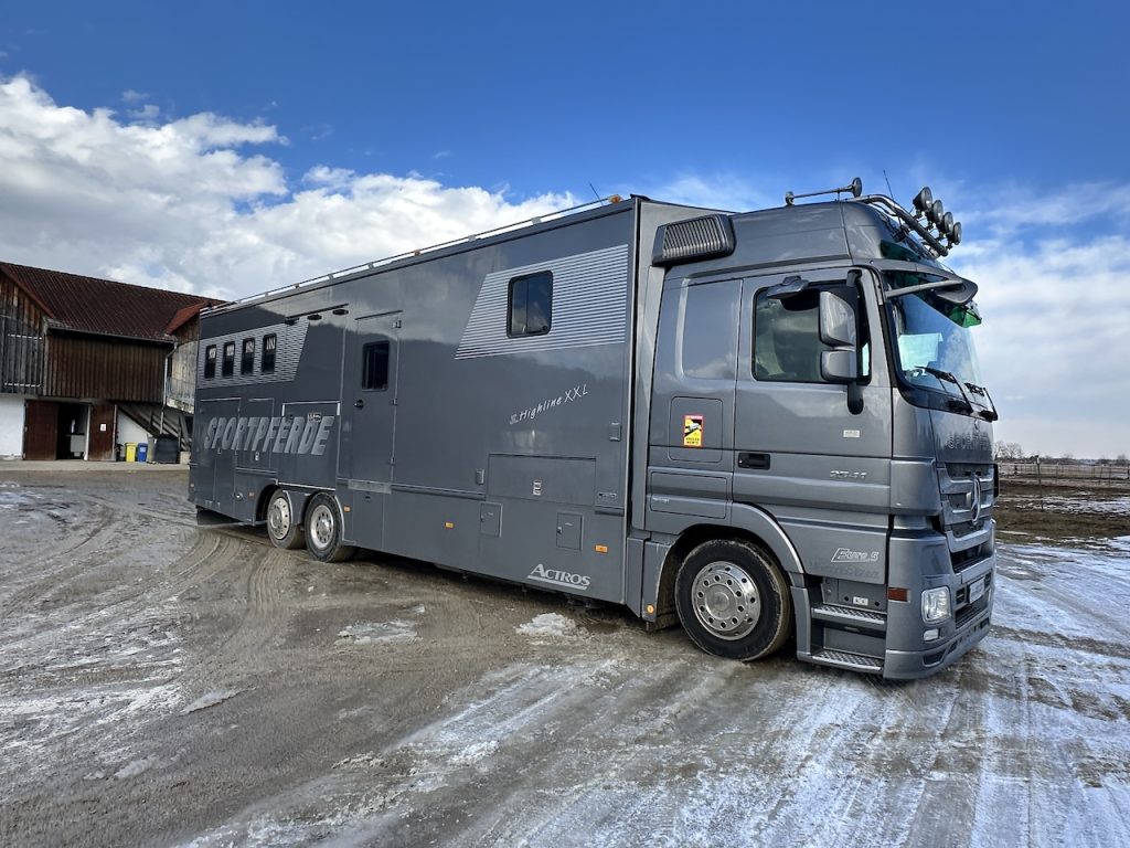 Mercedes-Benz Actros 2541 Pferdetransporter Pop-Out 6 Pferde LKW 3-Achsen WC Dusche