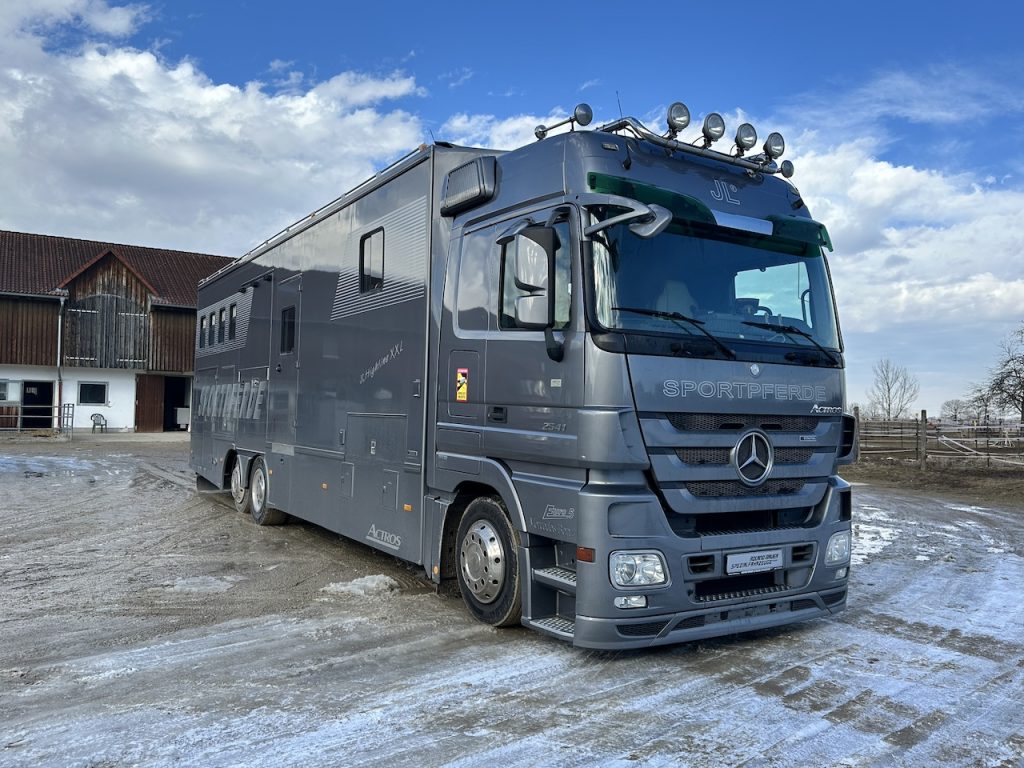 Mercedes-Benz Actros 2541 Pferdetransporter Pop-Out 6 Pferde LKW 3-Achsen WC Dusche