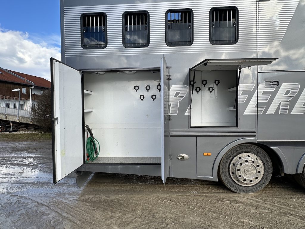 Mercedes-Benz Actros 2541 Pferdetransporter Pop-Out 6 Pferde LKW 3-Achsen WC Dusche