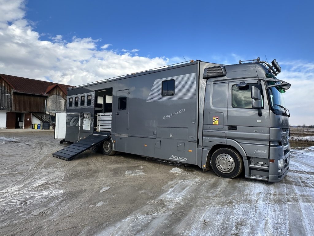 Mercedes-Benz Actros 2541 Pferdetransporter Pop-Out 6 Pferde LKW 3-Achsen WC Dusche