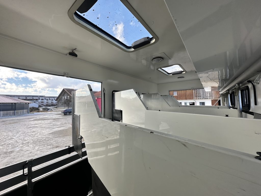 Mercedes-Benz Actros 2541 Pferdetransporter Pop-Out 6 Pferde LKW 3-Achsen WC Dusche