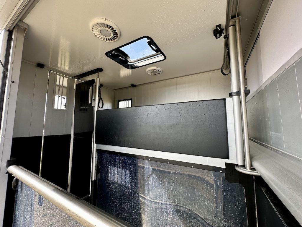 Renault Roelofsen Parados Sport 2-Pferdetransporter Gebrauchtfahrzeug Automatik 3,5to. 170 PS - im Kundenauftrag