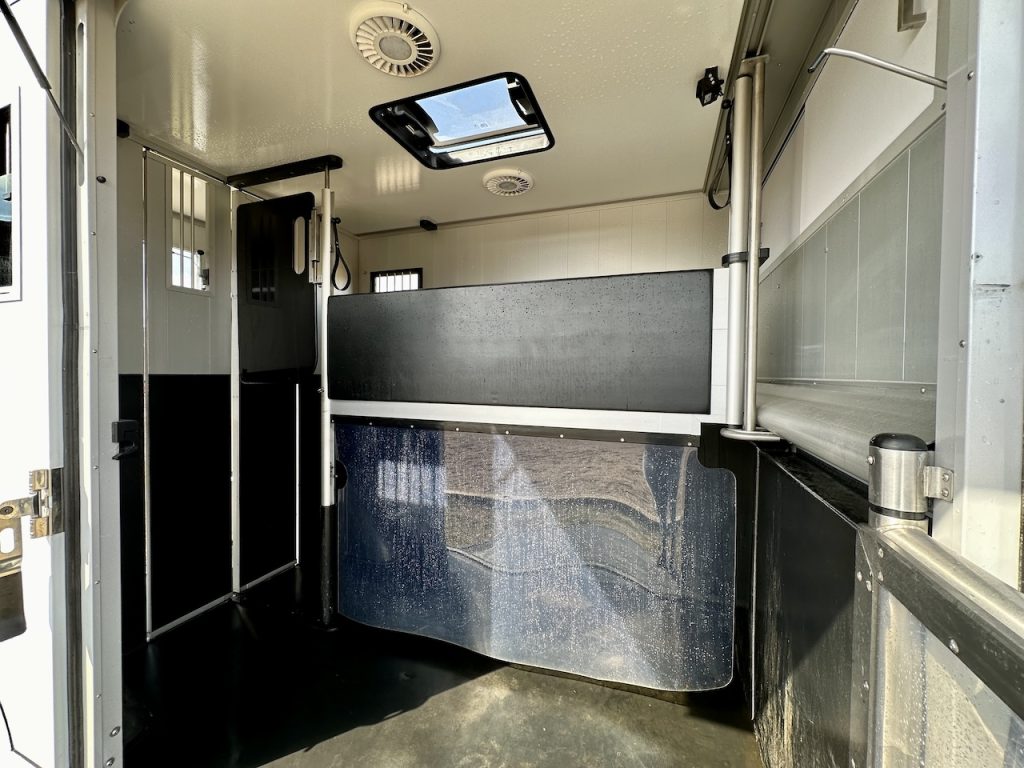 Renault Roelofsen Parados Sport 2-Pferdetransporter Gebrauchtfahrzeug Automatik 3,5to. 170 PS - im Kundenauftrag