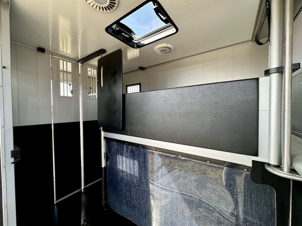 Renault Roelofsen Parados Sport 2-Pferdetransporter Gebrauchtfahrzeug Automatik 3,5to. 170 PS - im Kundenauftrag