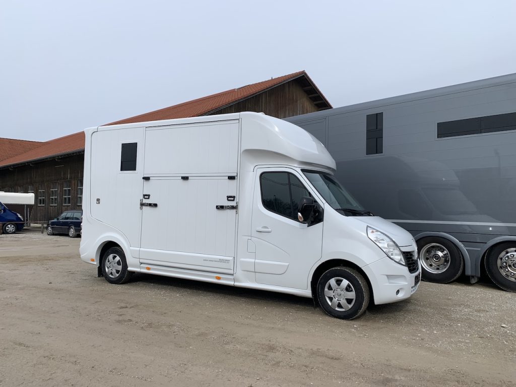 Renault Roelofsen Parados Sport 2-Pferdetransporter Gebrauchtfahrzeug Automatik 3,5to. 170 PS - im Kundenauftrag