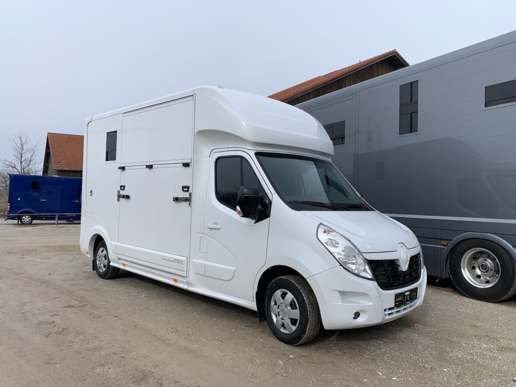 Renault Roelofsen Parados Sport 2-Pferdetransporter Gebrauchtfahrzeug Automatik 3,5to. 170 PS - im Kundenauftrag