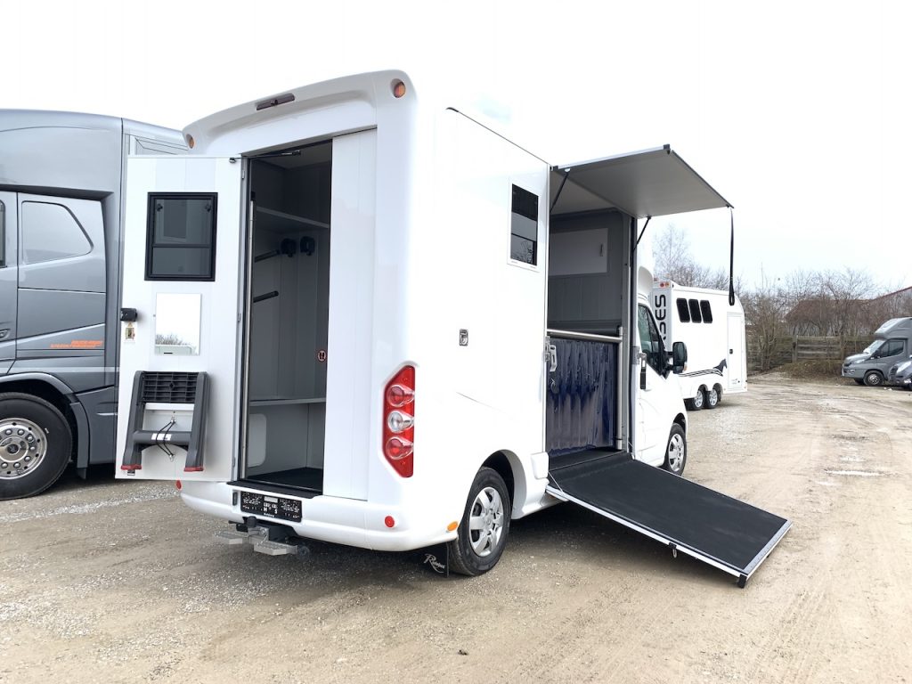Renault Roelofsen Parados Sport 2-Pferdetransporter Gebrauchtfahrzeug Automatik 3,5to. 170 PS - im Kundenauftrag