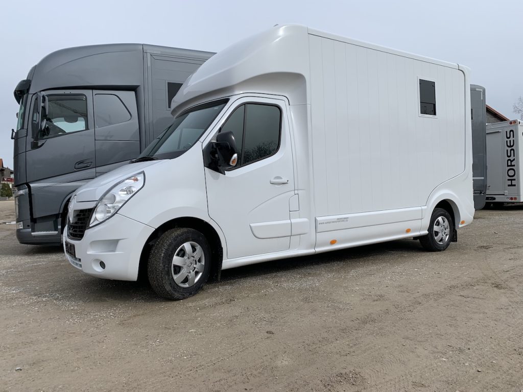 Renault Roelofsen Parados Sport 2-Pferdetransporter Gebrauchtfahrzeug Automatik 3,5to. 170 PS - im Kundenauftrag