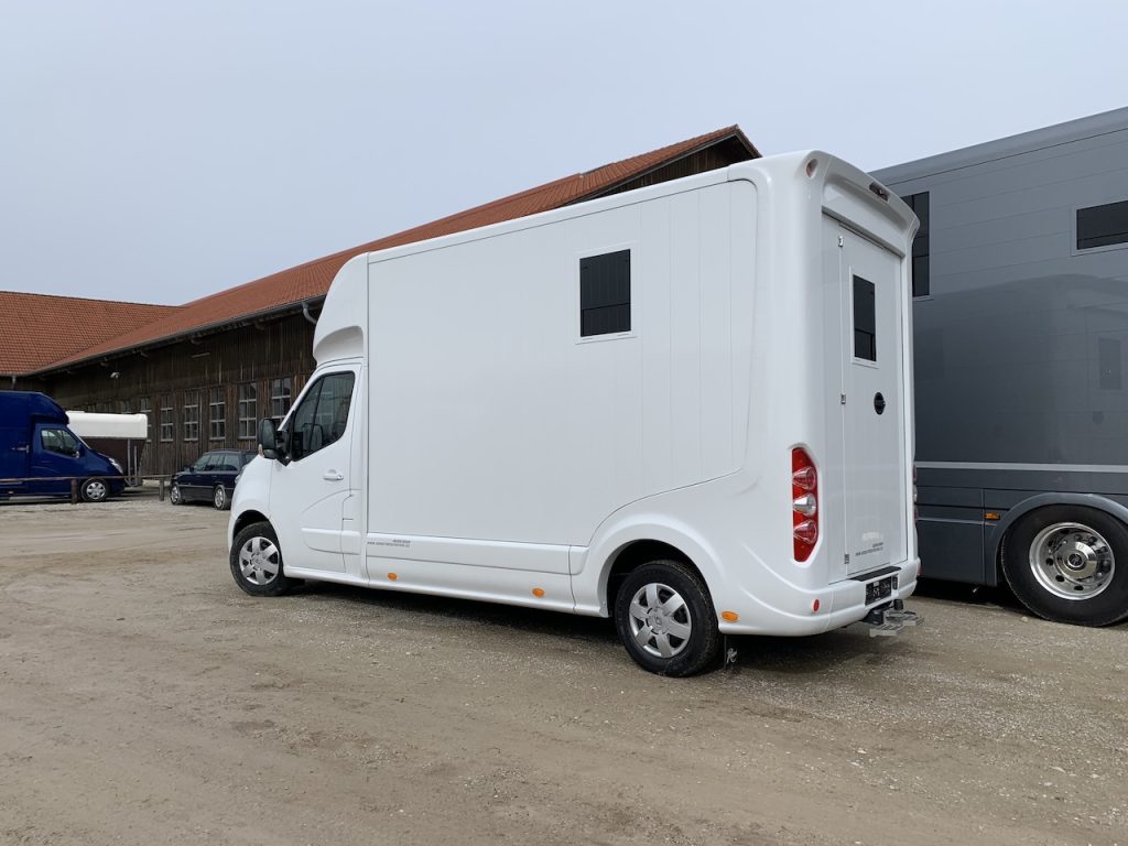 Renault Roelofsen Parados Sport 2-Pferdetransporter Gebrauchtfahrzeug Automatik 3,5to. 170 PS - im Kundenauftrag