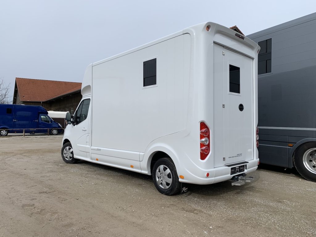 Renault Roelofsen Parados Sport 2-Pferdetransporter Gebrauchtfahrzeug Automatik 3,5to. 170 PS - im Kundenauftrag