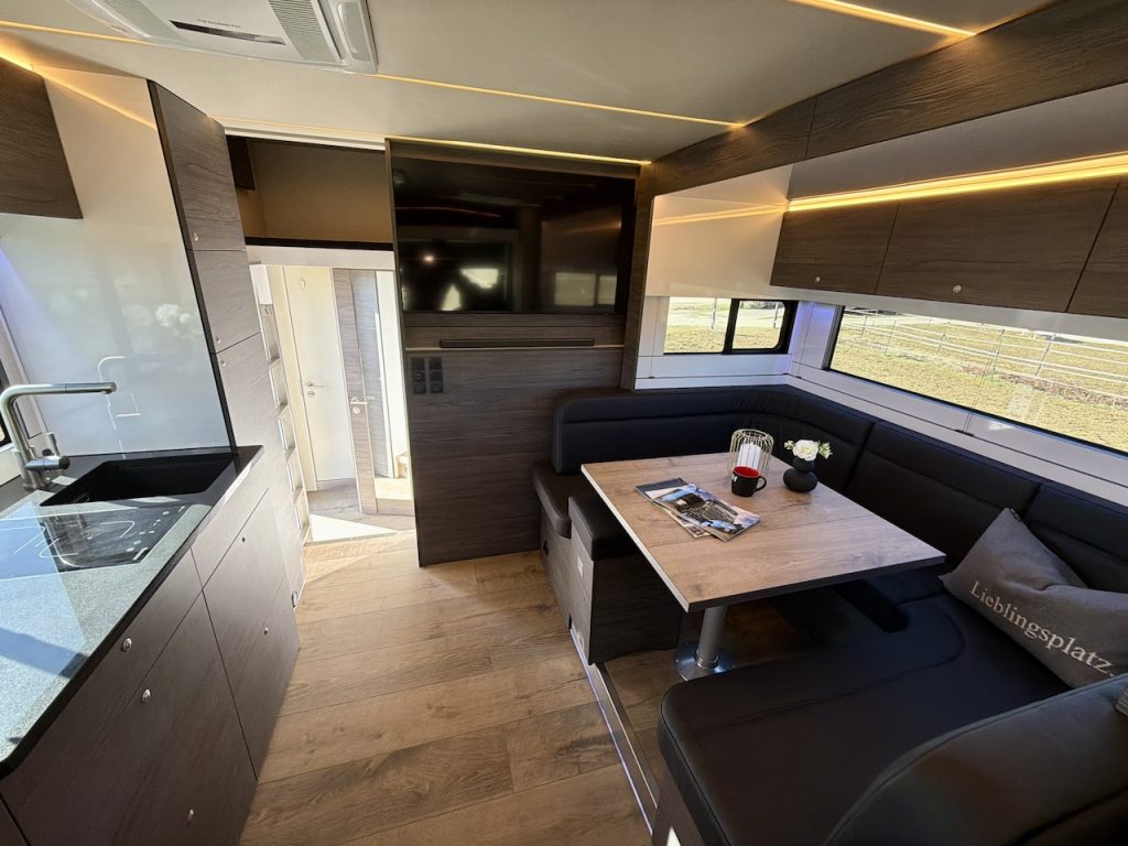 Mercedes-Benz Actros 2545 RJH Exclusive H6 Pferdetransporter - Neu und sofort verfügbar!