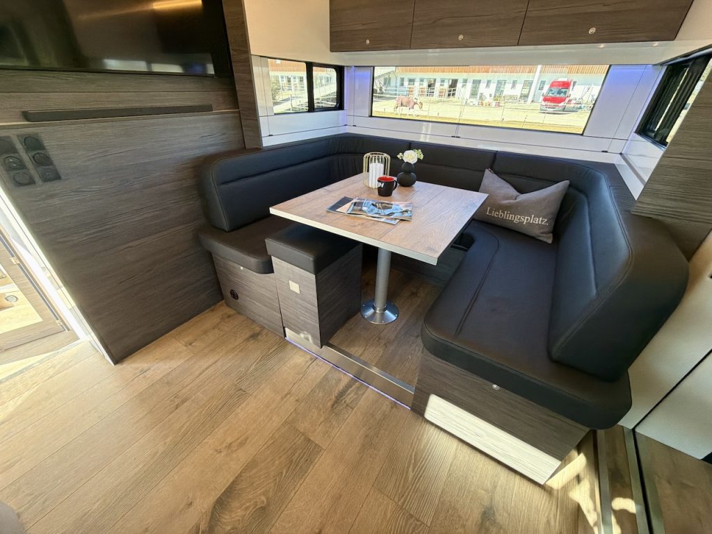 Mercedes-Benz Actros 2545 RJH Exclusive H6 Pferdetransporter - Neu und sofort verfügbar!