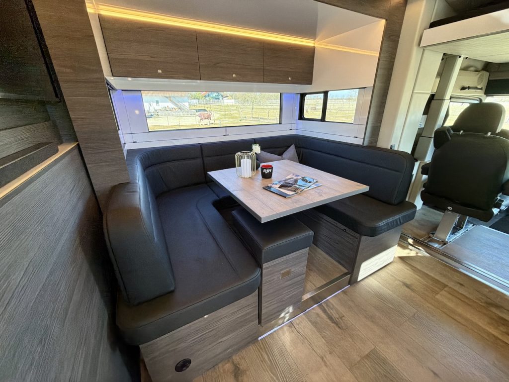 Mercedes-Benz Actros 2545 RJH Exclusive H6 Pferdetransporter - Neu und sofort verfügbar!