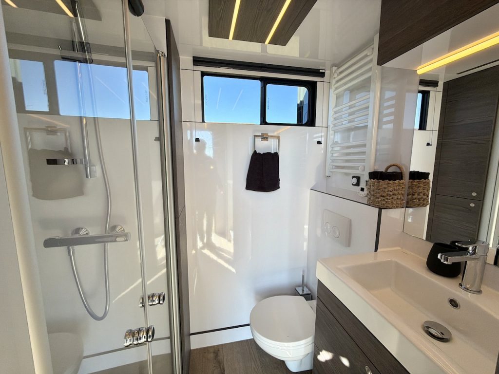 Mercedes-Benz Actros 2545 RJH Exclusive H6 Pferdetransporter - Neu und sofort verfügbar!