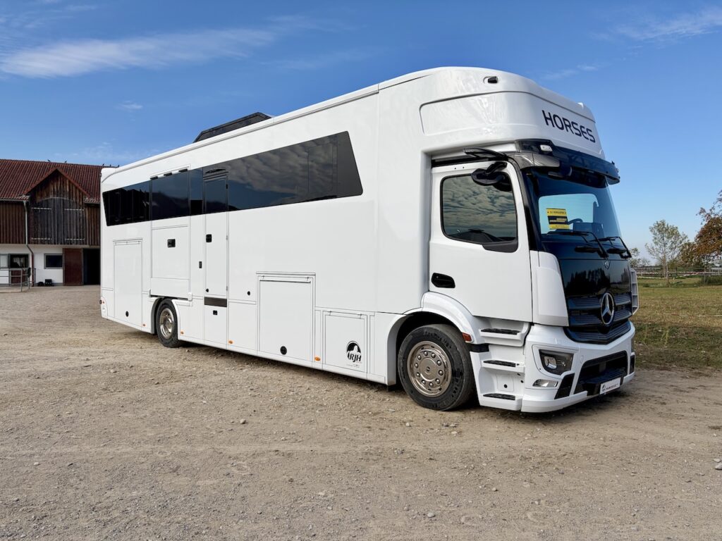 Mercedes-Benz Actros 1835 RJH Exclusive H5 5-6 Horsepower Truck Pop-Out Truck