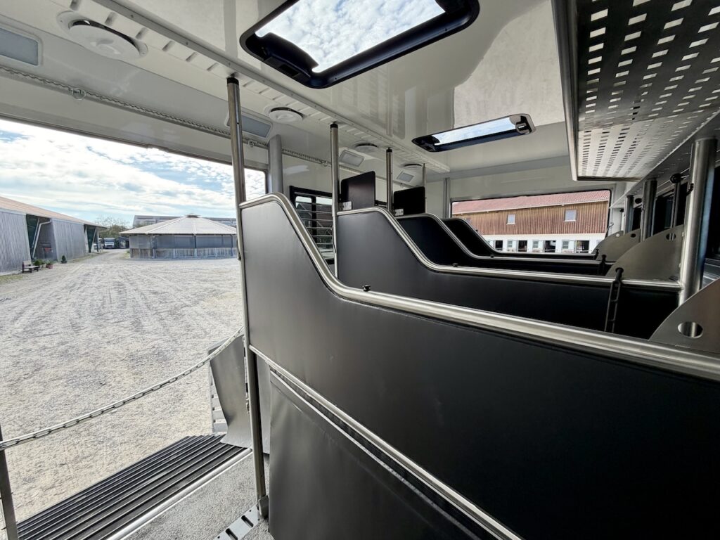 Mercedes-Benz Actros 1835 RJH Exclusive H5 5-6 Horsepower Truck Pop-Out Truck
