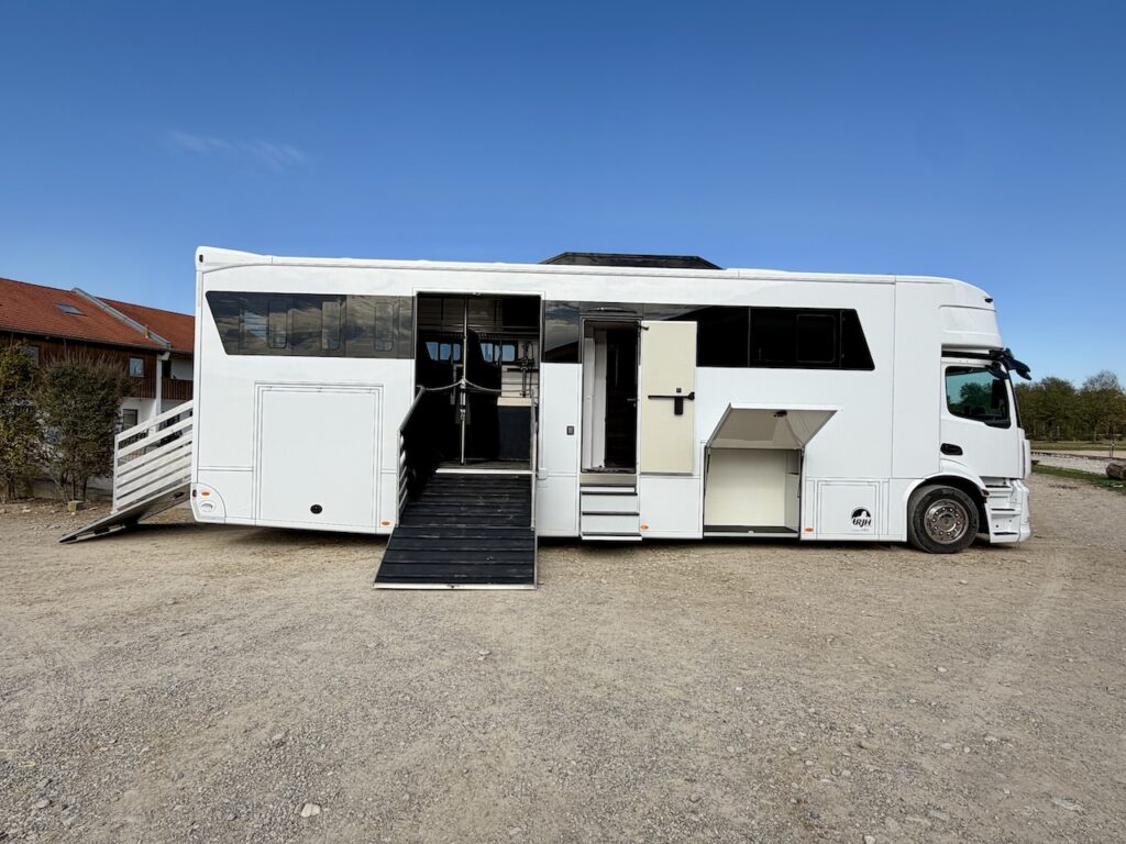 Mercedes-Benz Actros 1835 RJH Exclusive H5 5-6 Horsepower Truck Pop-Out Truck