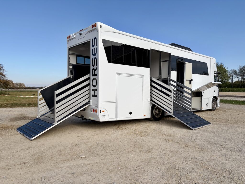 Mercedes-Benz Actros 1835 RJH Exclusive H5 5-6 Horsepower Truck Pop-Out Truck
