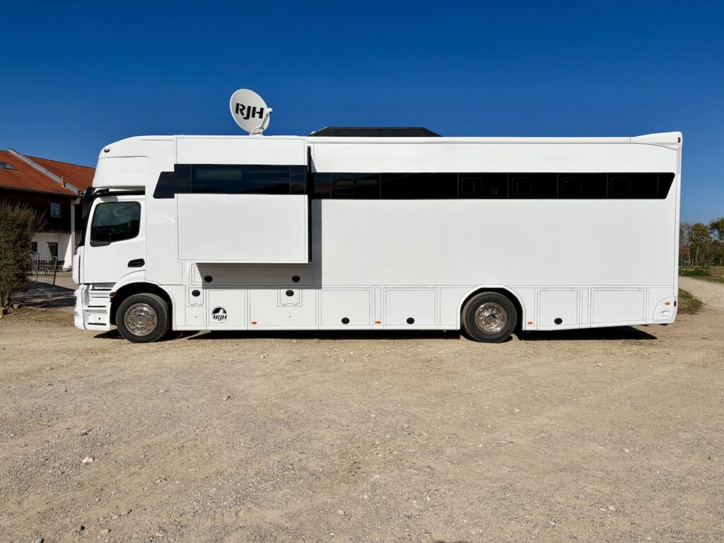 Mercedes-Benz Actros 1835 RJH Exclusive H5 5-6 Horsepower Truck Pop-Out Truck